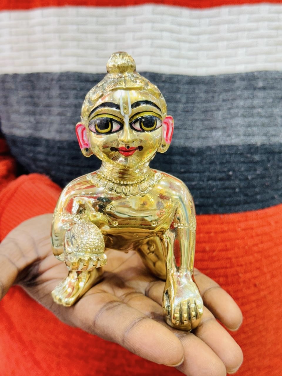 7no Ashtdhatu smile laddugopalji in golden eyes solid brass